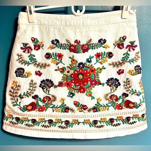 Embroidery Miami Size Med Cream Colored Micro Mini​ - Picture 1 of 3